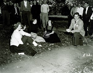 Image description is not available for 1955.052